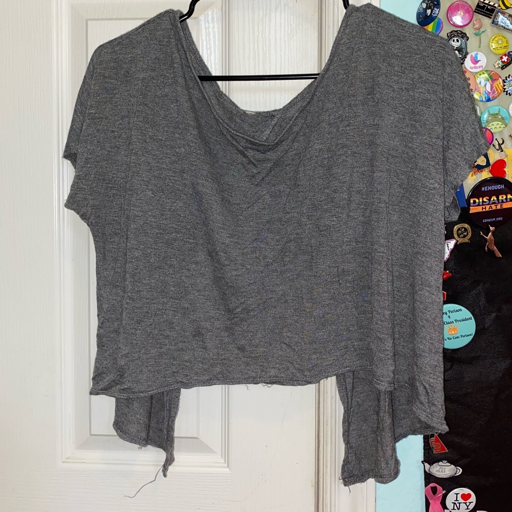 gray t shirt open back